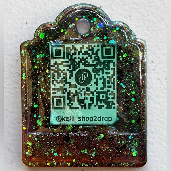 Custom QR Code Resin Keychain Great way to advertise your closet or website - Picture 1 of 7